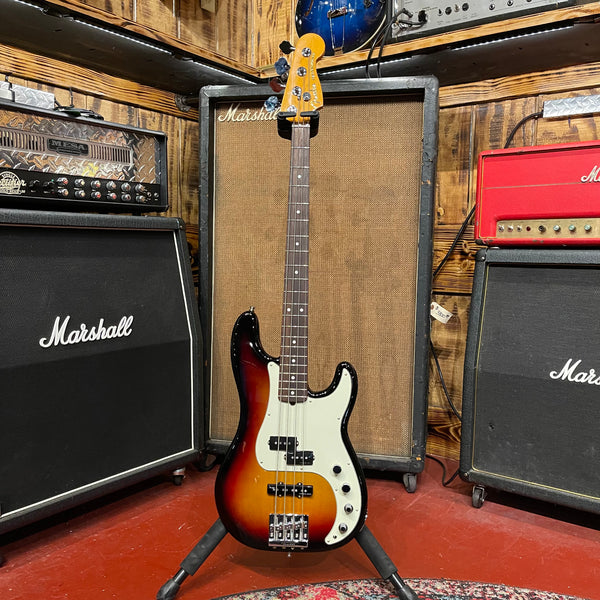 Fender American Ultra P Bass - Includes Case G-0750 - Serial# US22045056