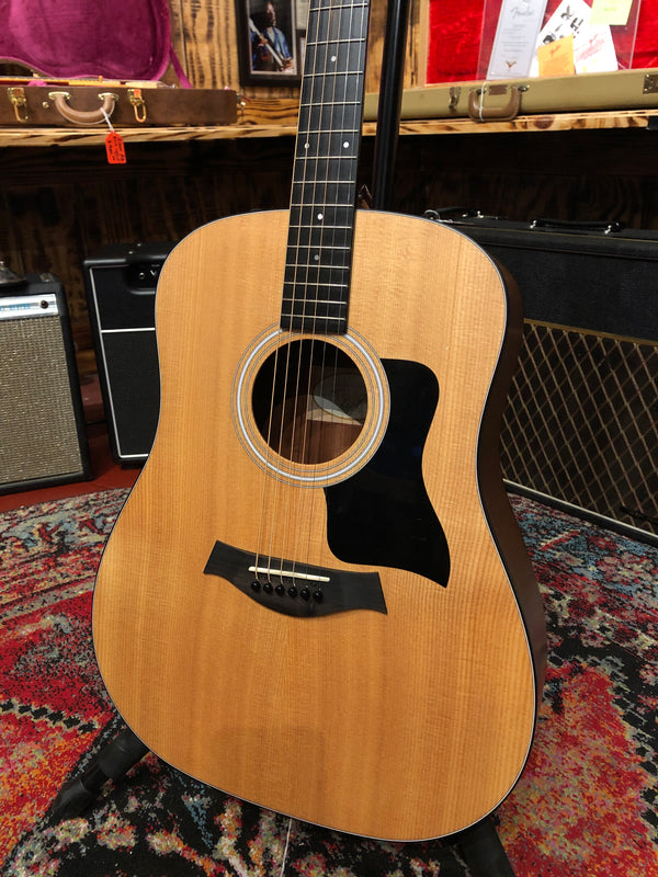 Taylor 110e - Includes Gig Bag