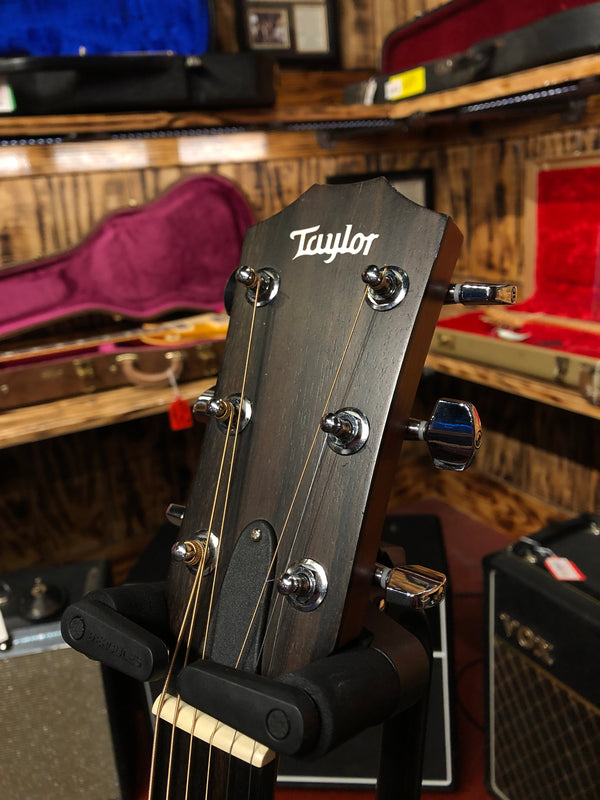Taylor 110e - Includes Gig Bag
