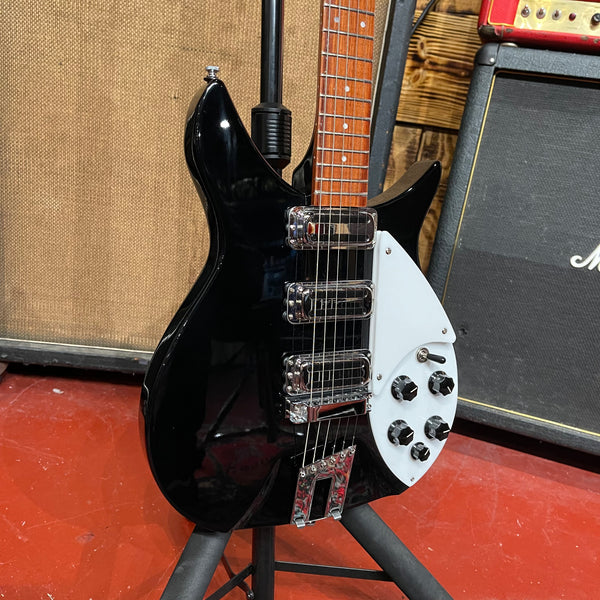 Rickenbacker 325 - #18 44023 - Includes Case #727