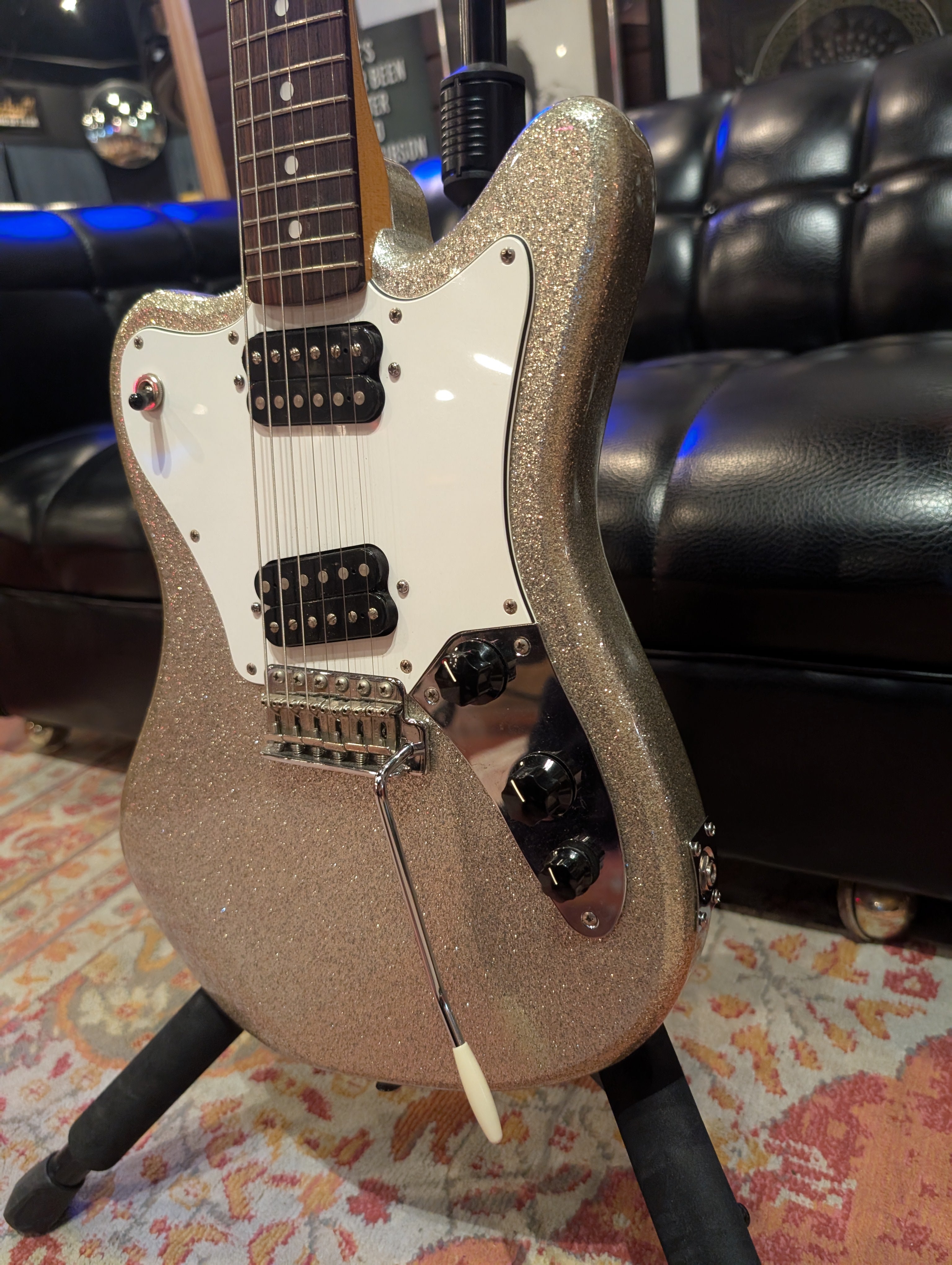 Squier Vista Super Sonic- Includes Gigbag - G-0862 | Big