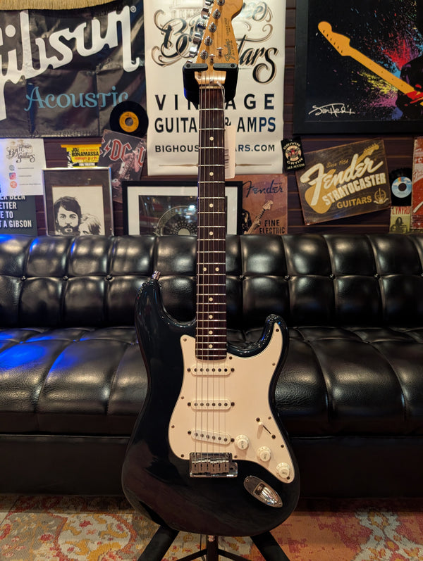 1989 Fender Standard Stratocaster- Includes hardcase - #E952146 - G-0880