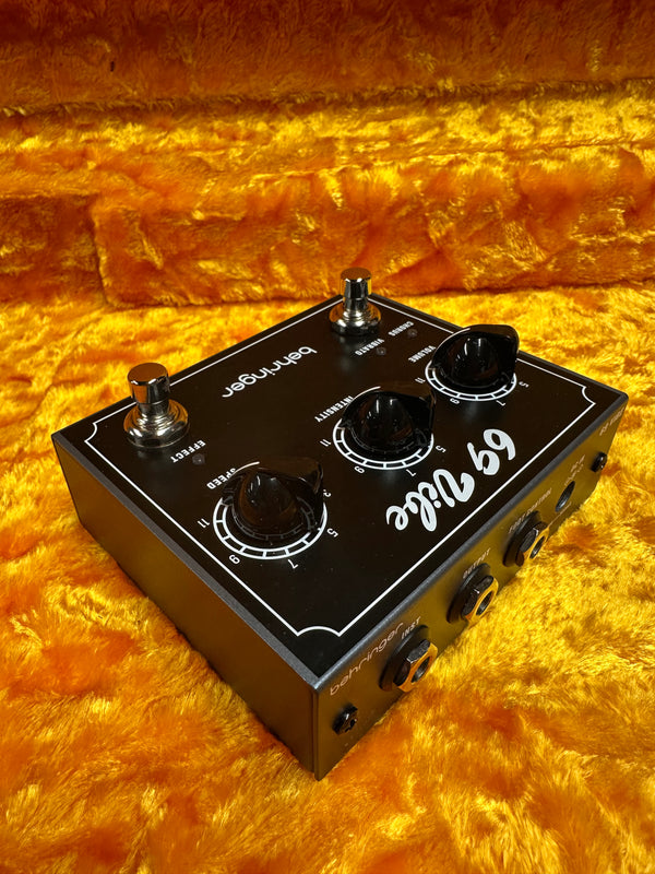 Behringer 69 Vibe Pedal *LIKE NEW*