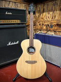 Breedlove Discovery S Concert European Spruce-African Mahogany Acoustic Guitar Natural