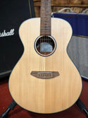 Breedlove Discovery S Concert European Spruce-African Mahogany Acoustic Guitar Natural