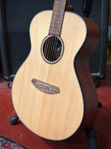 Breedlove Discovery S Concert European Spruce-African Mahogany Acoustic Guitar Natural