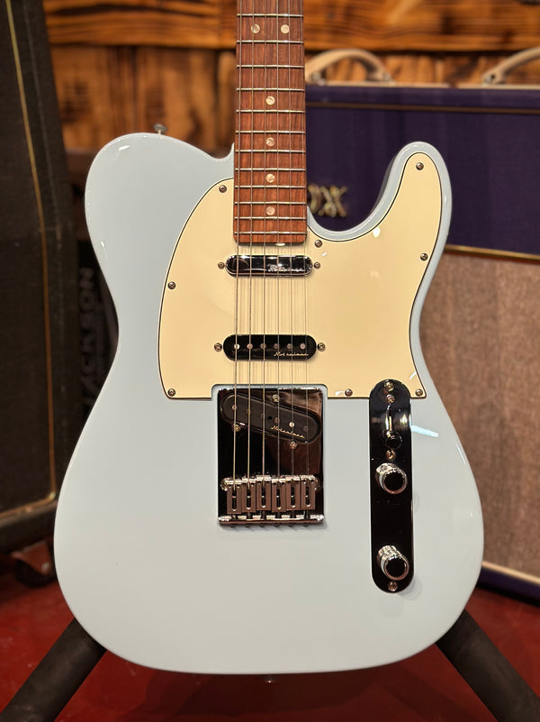 Fender Deluxe Nashville Telecaster Pau Ferro Fingerboard Daphne Blue GB 845