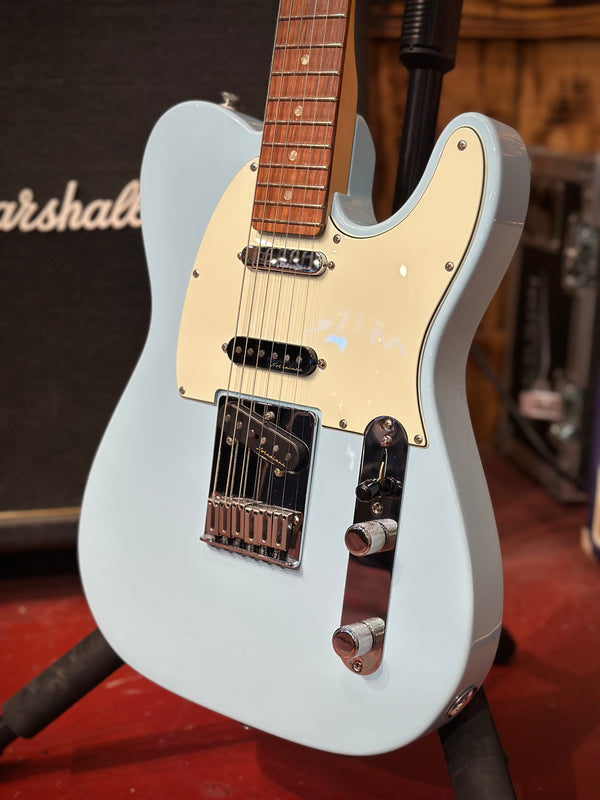 Fender Deluxe Nashville Telecaster Pau Ferro Fingerboard Daphne Blue GB 845