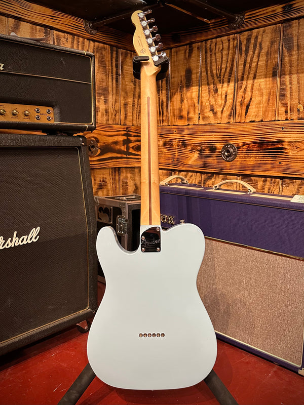 Fender Deluxe Nashville Telecaster Pau Ferro Fingerboard Daphne Blue GB 845