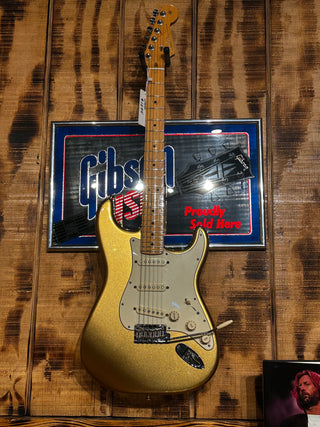 2014 Fender Stratocaster Shoreline Gold  w/OHSC s/n US14059779