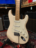 Fender MIM Stratocaster White - Includes Gig Bag