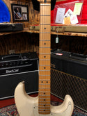 Fender MIM Stratocaster White - Includes Gig Bag