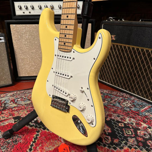 Fender Player Stratocaster - Includes Tweed Case